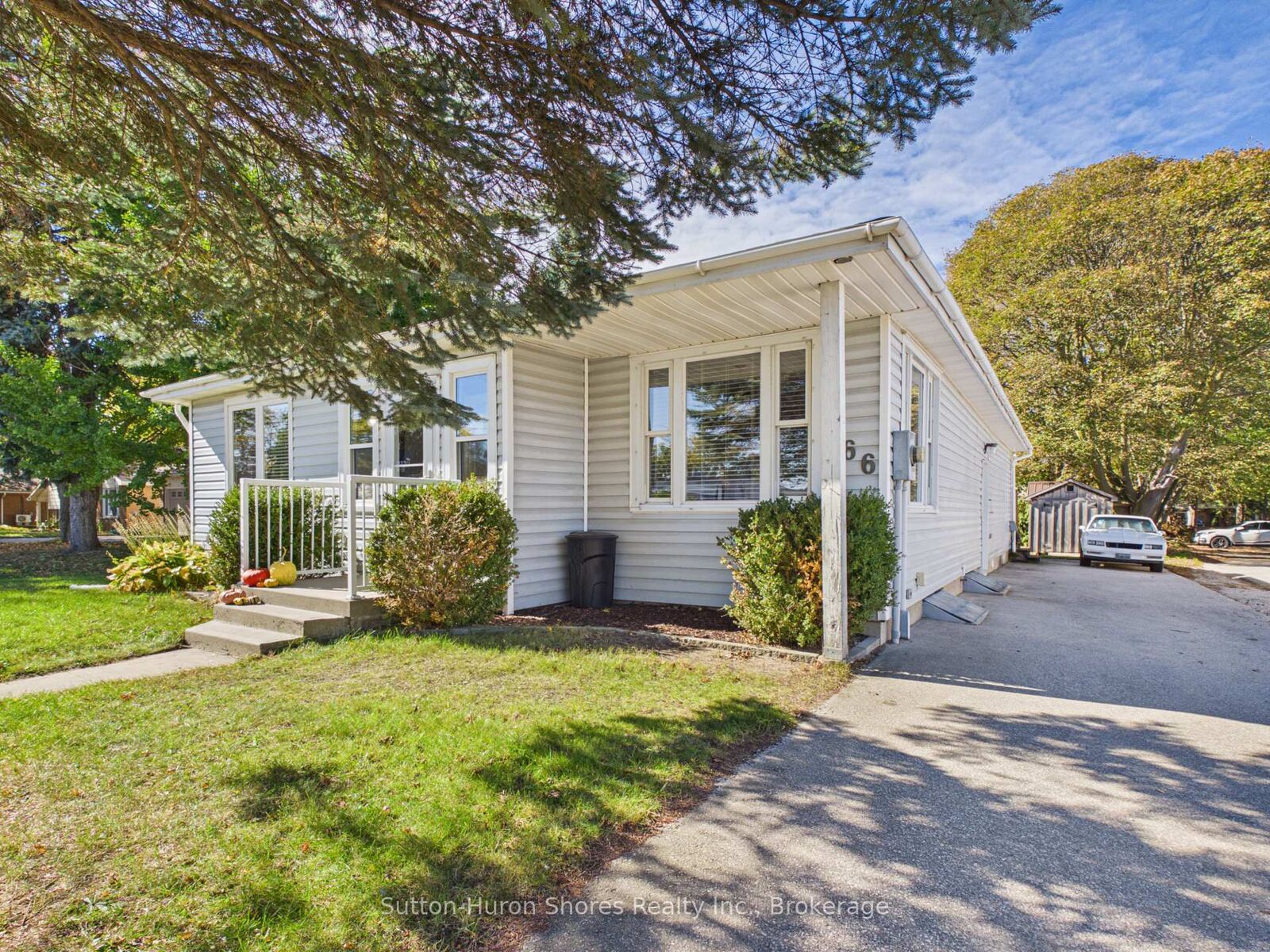 Property Photo:  366 Goderich Street  ON N0H 2C0 