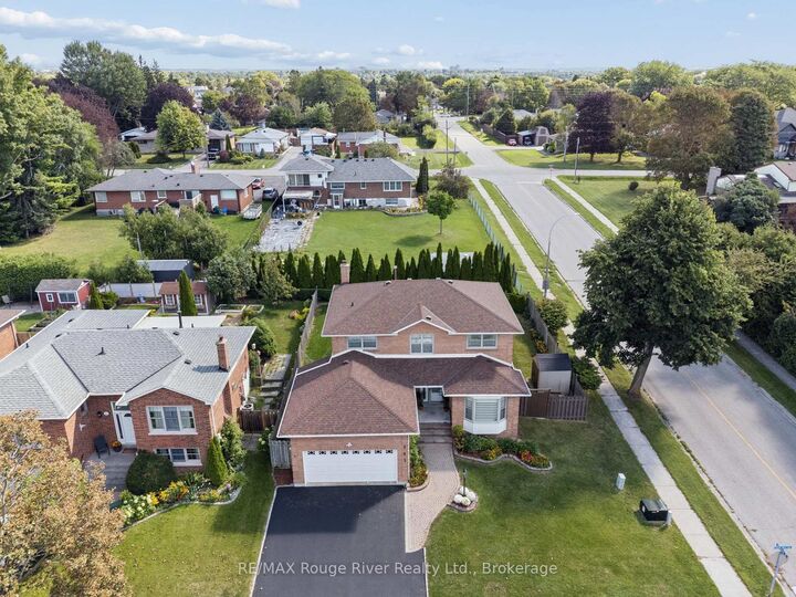 Property Photo:  263 Glen Hill Drive  ON L1N 7J5 