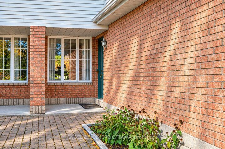 Property Photo:  154 College Circle  ON K1K 4S1 