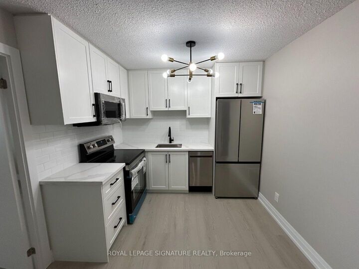 Property Photo:  100 Wingarden Court 1711  ON M1B 2P4 