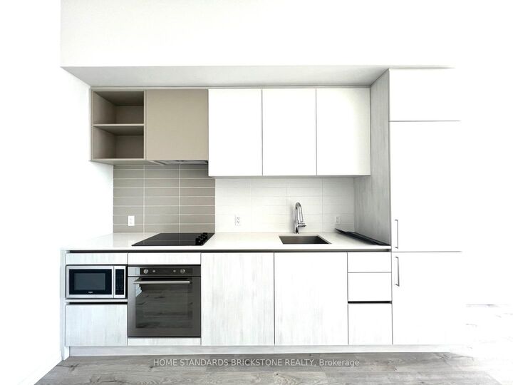Property Photo:  1000 Portage Parkway 1706  ON L4J 0J7 