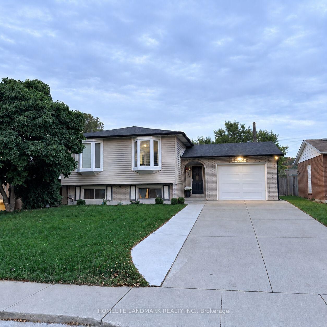 Property Photo:  31 Country Club Drive  ON L8K 5W4 