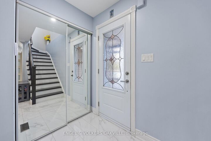 Property Photo:  10 Crieff Avenue  ON L6A 2B6 