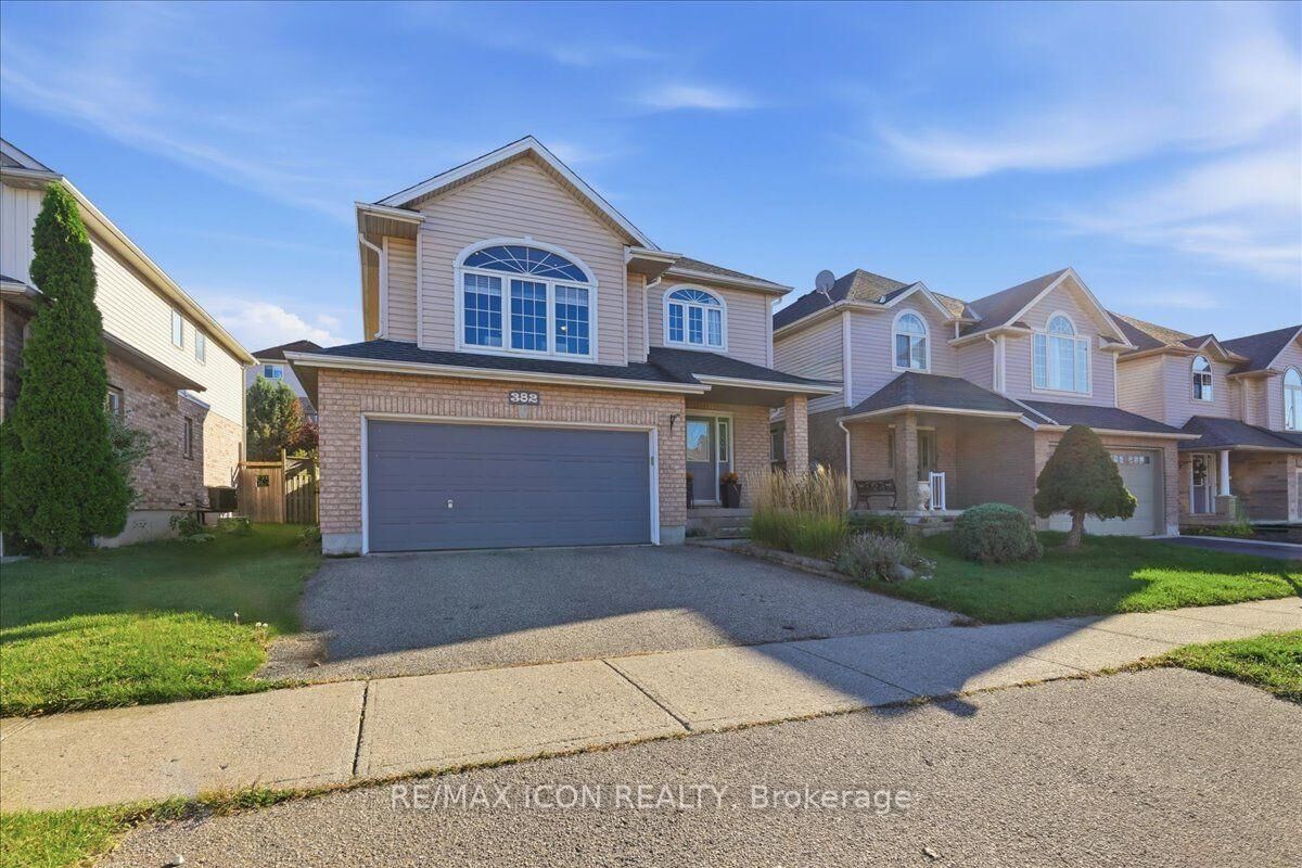 Property Photo:  382 Mountain Laurel Crescent  ON N2E 4B4 