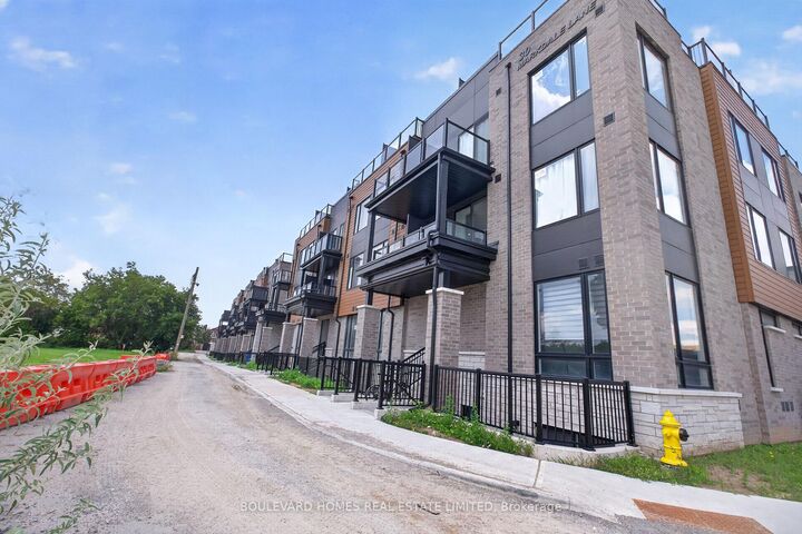 Photo de la propriété:  30 Markdale Lane 13  ON L3S 0E3 