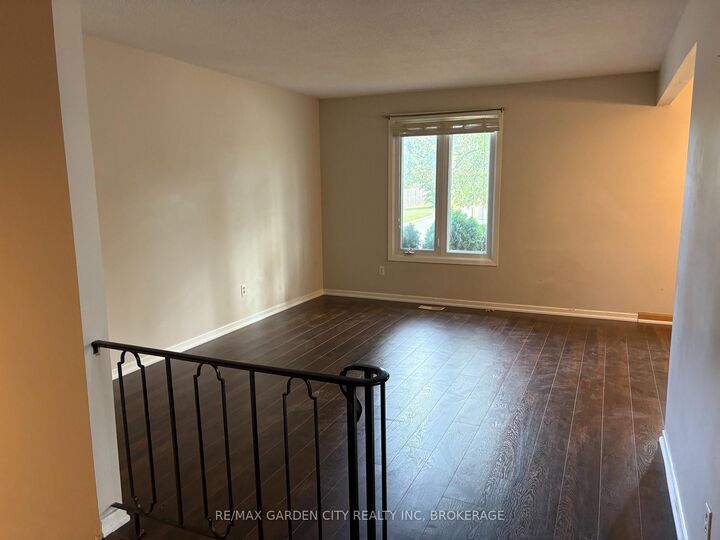Property Photo:  9 Stonegate Drive Upper  ON L2P 3K9 