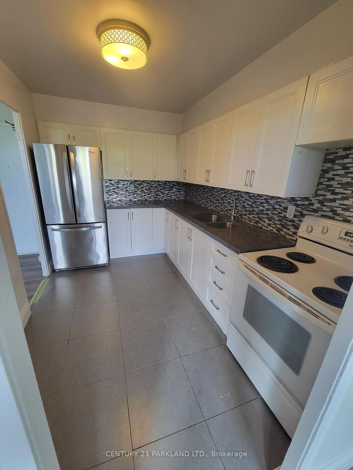 Property Photo:  10 Edgecliffe Golfway #517  ON M3C 3A3 