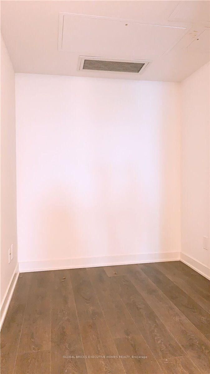Property Photo:  188 Cumberland Street 1911  ON M5R 2G3 