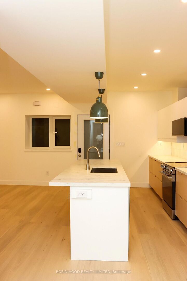 Property Photo:  247 Pacific Avenue 4  ON M6P 2P7 