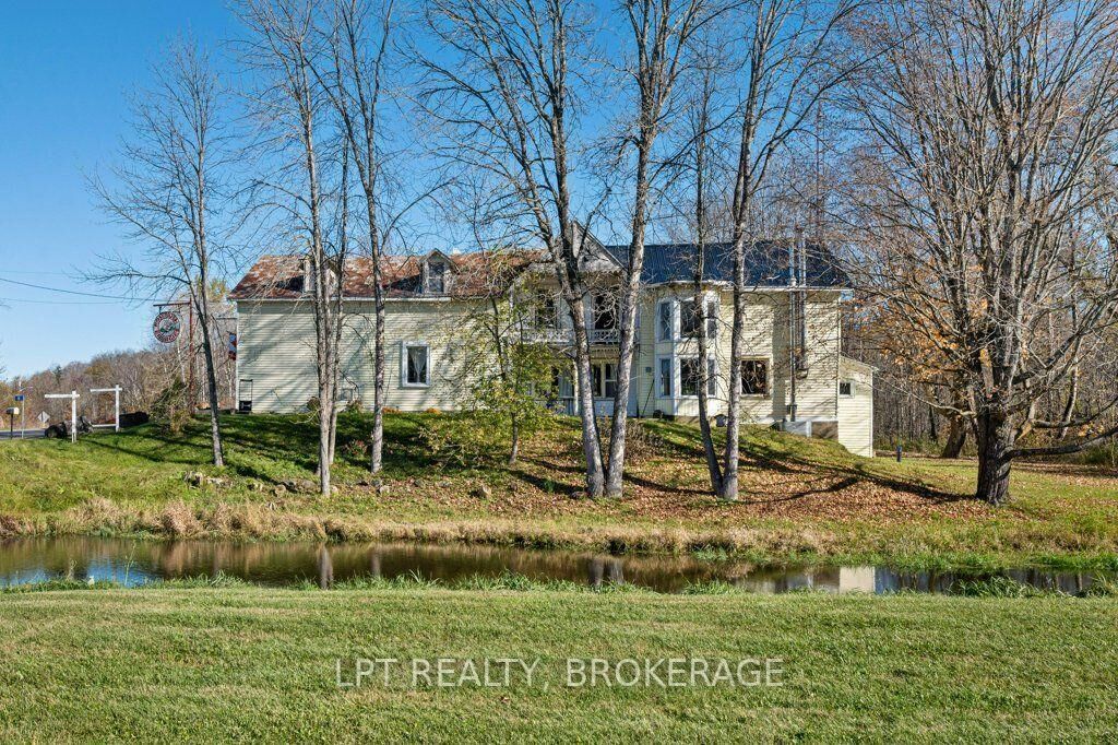 Property Photo:  16 Westport Road  ON K0H 1T0 