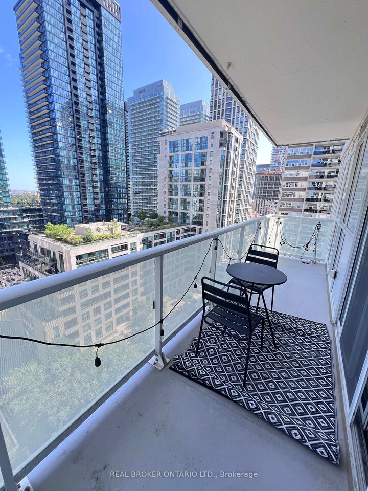 Property Photo:  101 Erskine Avenue 1207  ON M4P 0C5 