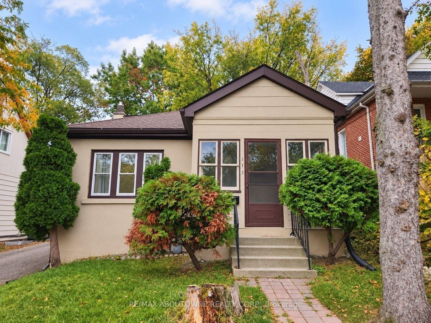 Property Photo: 213 Bowman Street 4 ON L8S 2T9