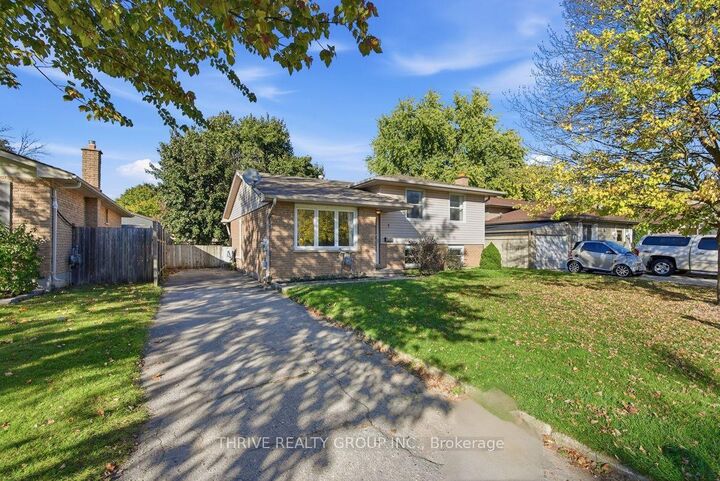 Property Photo:  3 Parcreek Place  ON N7G 3S1 