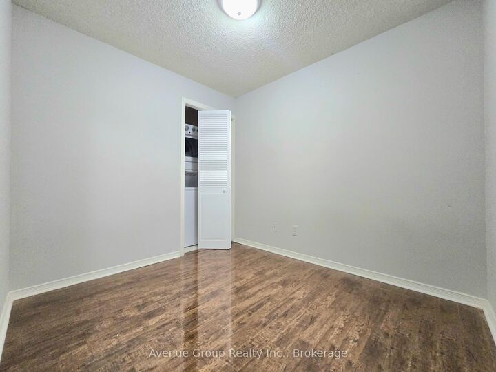 Property Photo:  684 Warden Avenue Room 3 - #314  ON M1L 4W4 