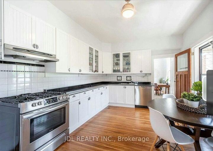Property Photo:  137 Denison Ave Avenue Large Bedroom 2nd Floor  ON M5T 2N2 