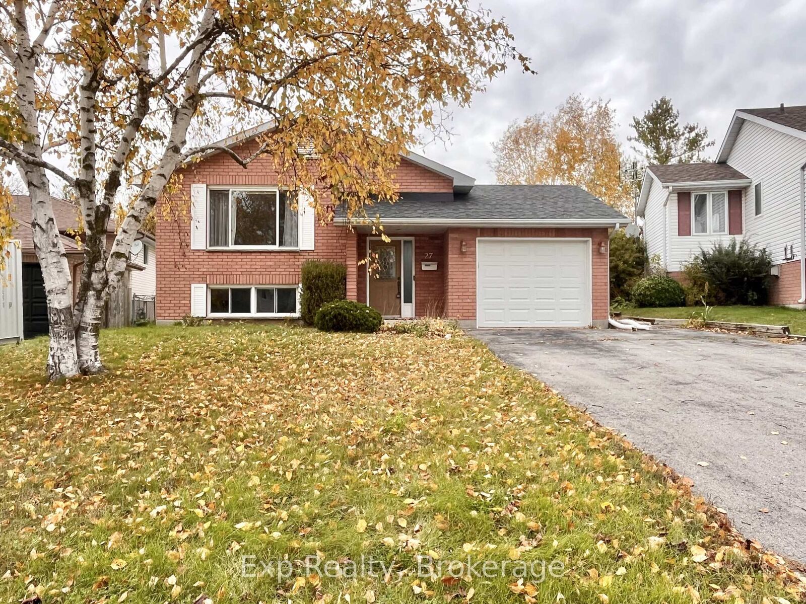 Property Photo:  27 Loraine Avenue  ON K8V 6R4 