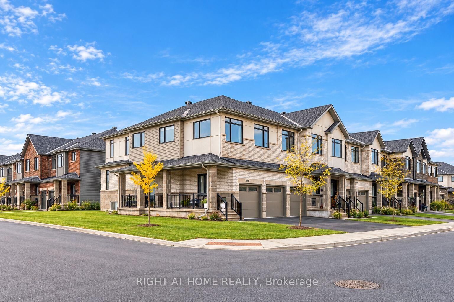 Photo de la propriété:  250 Monticello Avenue  ON K2S 2S1 