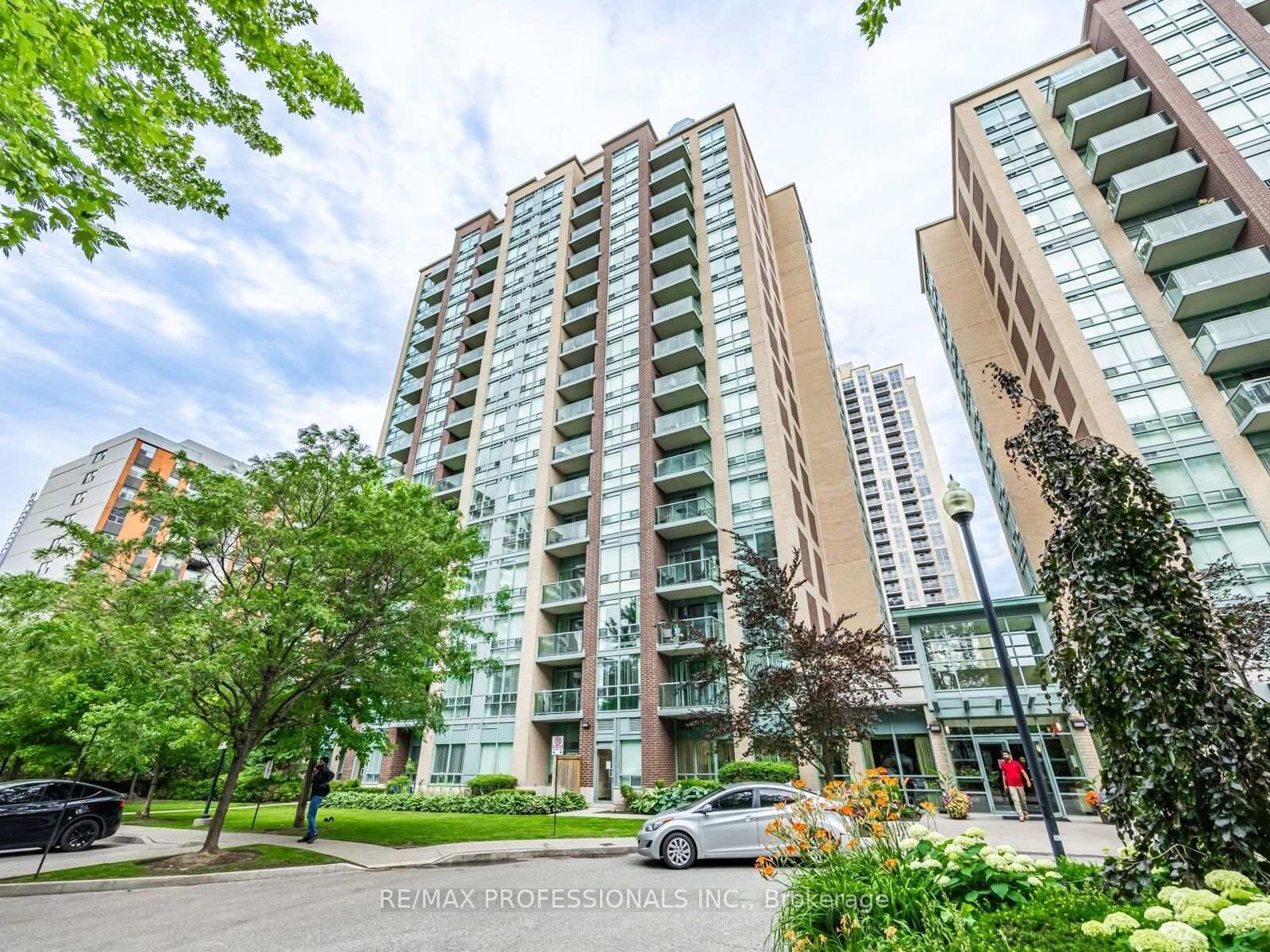 Property Photo:  7 Michael Power Place 509  ON M9A 0A4 