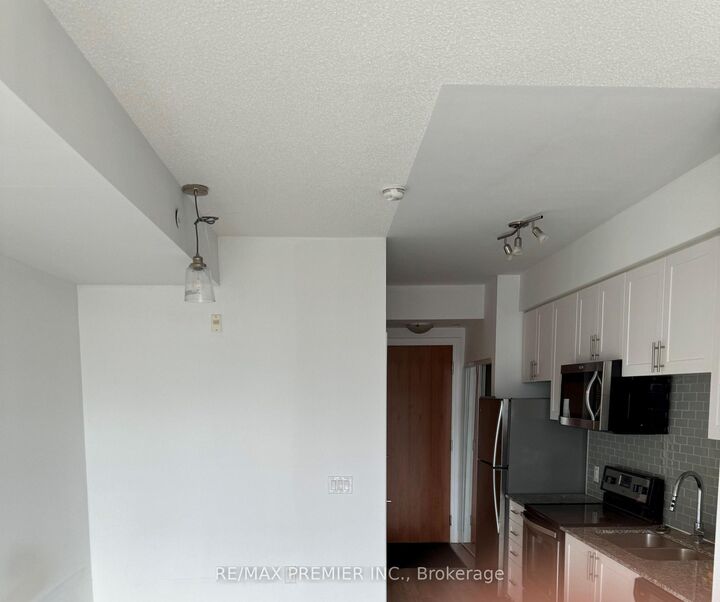 Property Photo:  2800 Keele Street 809  ON M3M 0B8 