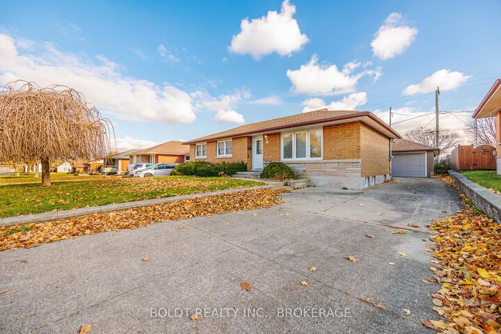 Property Photo:  24 Winslow Crescent  ON L2V 3S1 