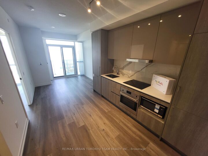 Property Photo: 225 Commerce St Street 5910 ON L4K 0P9
