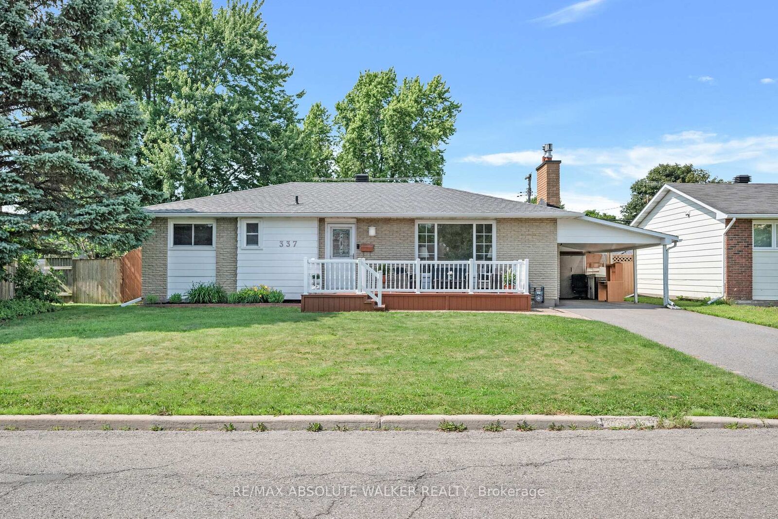 Property Photo:  337 Roxdale Avenue  ON K1E 1T9 