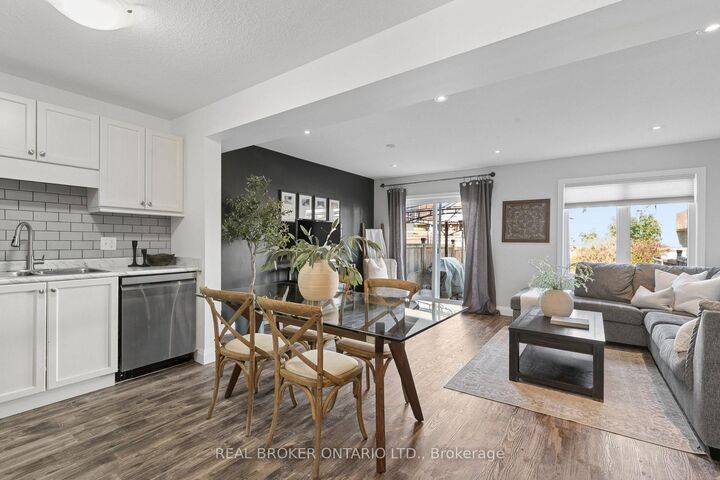 Property Photo:  42 Renfrew Street  ON N2R 0G5 
