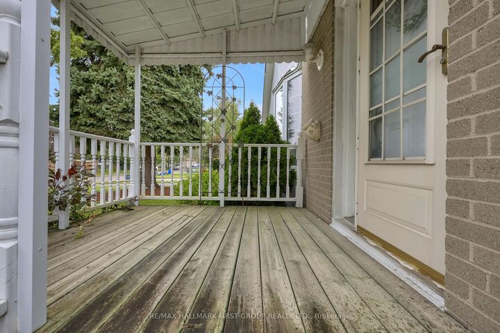 Property Photo:  35 Tulloch Drive  ON L1S 2S3 