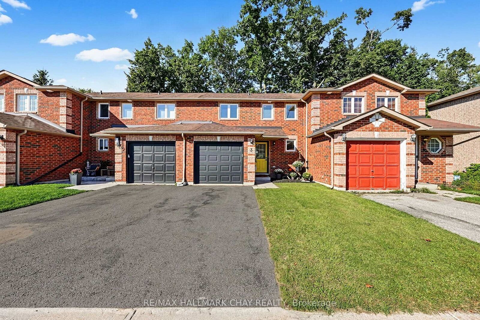 Property Photo:  38 Kenwell Crescent 3  ON L4N 0Z6 