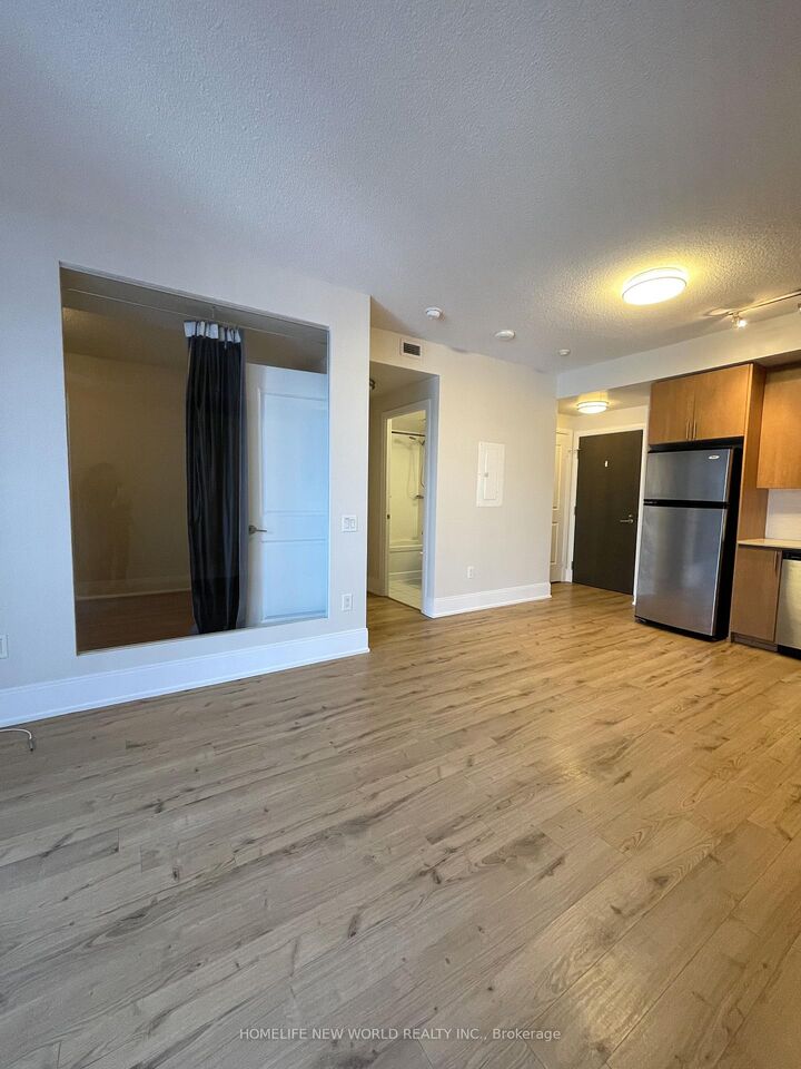 Property Photo:  560 Front Street W 1032  ON M1V 1C1 
