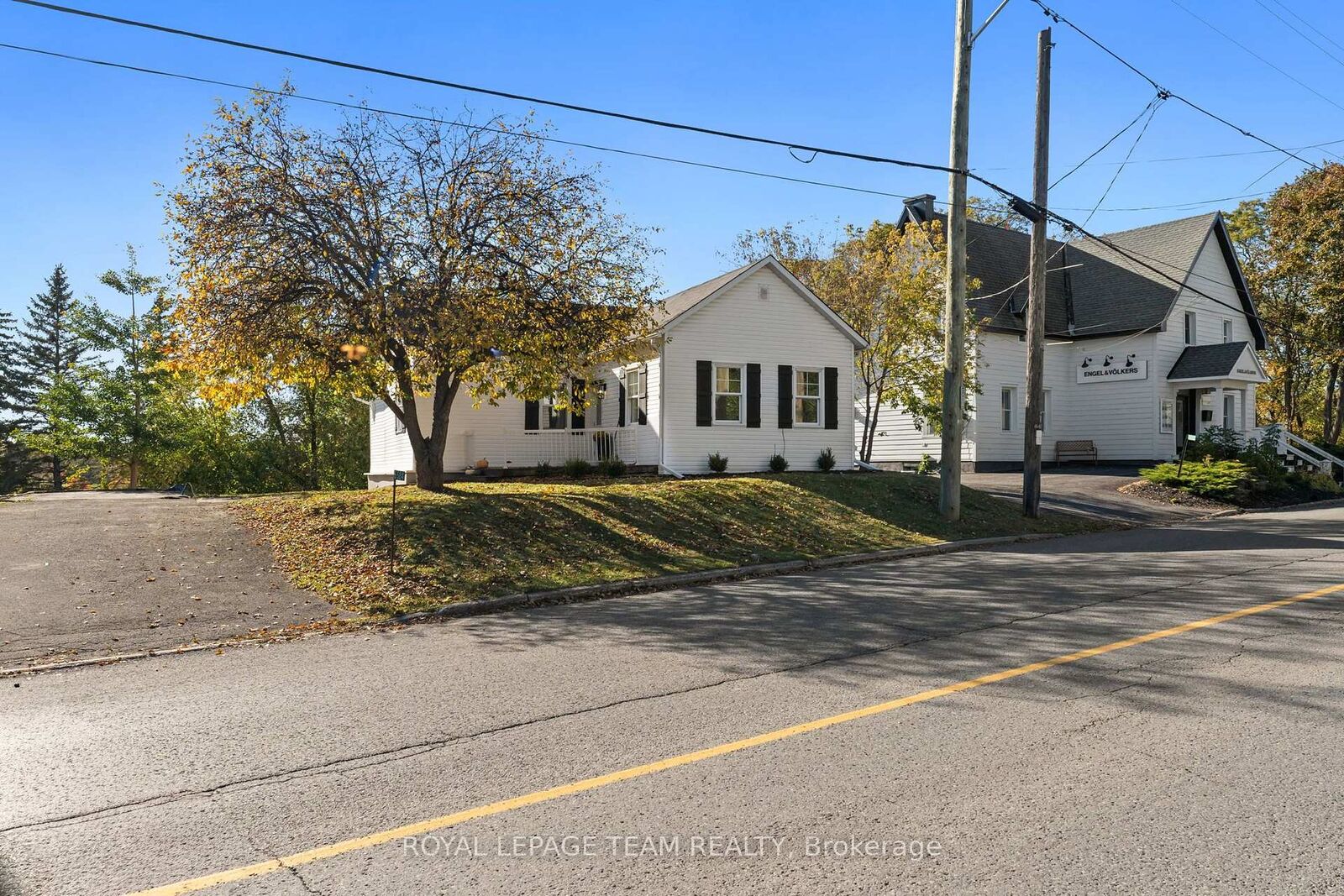 Property Photo: 5584 Manotick Main Street ON K4M 1A4