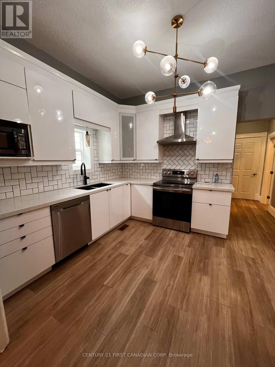 Property Photo:  223 Waterloo Street  ON N6B 2N2 