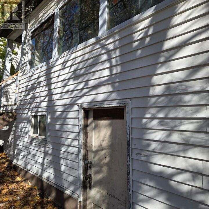 Property Photo:  14 Fairview Avenue  ON P3B 2N1 