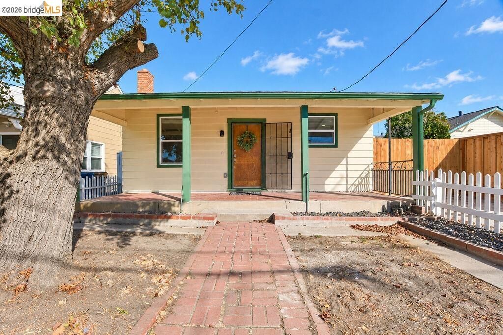 Property Photo: 308 W 8th CA 94509