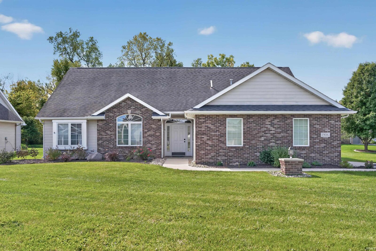 Property Photo:  1906 Kelleys Landing  IN 46825-2384 