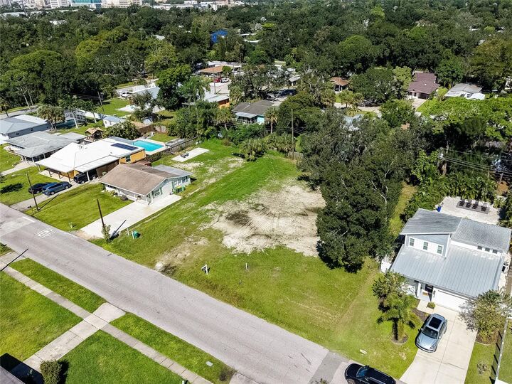 Property Photo: 2555 Wood Street FL 34237