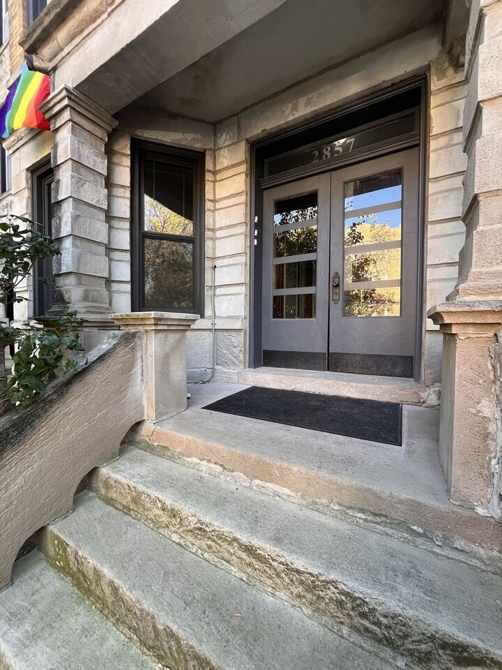 Property Photo:  2857 W Shakespeare Avenue 1  IL 60647 
