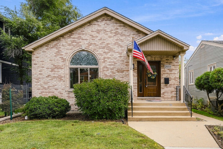 Property Photo:  2933 Vernon Avenue  IL 60513 