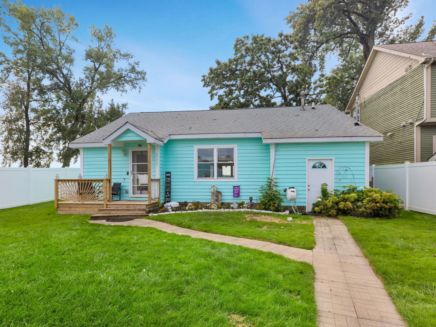 Property Photo: 827 W Northeast Shore Drive IL 60051
