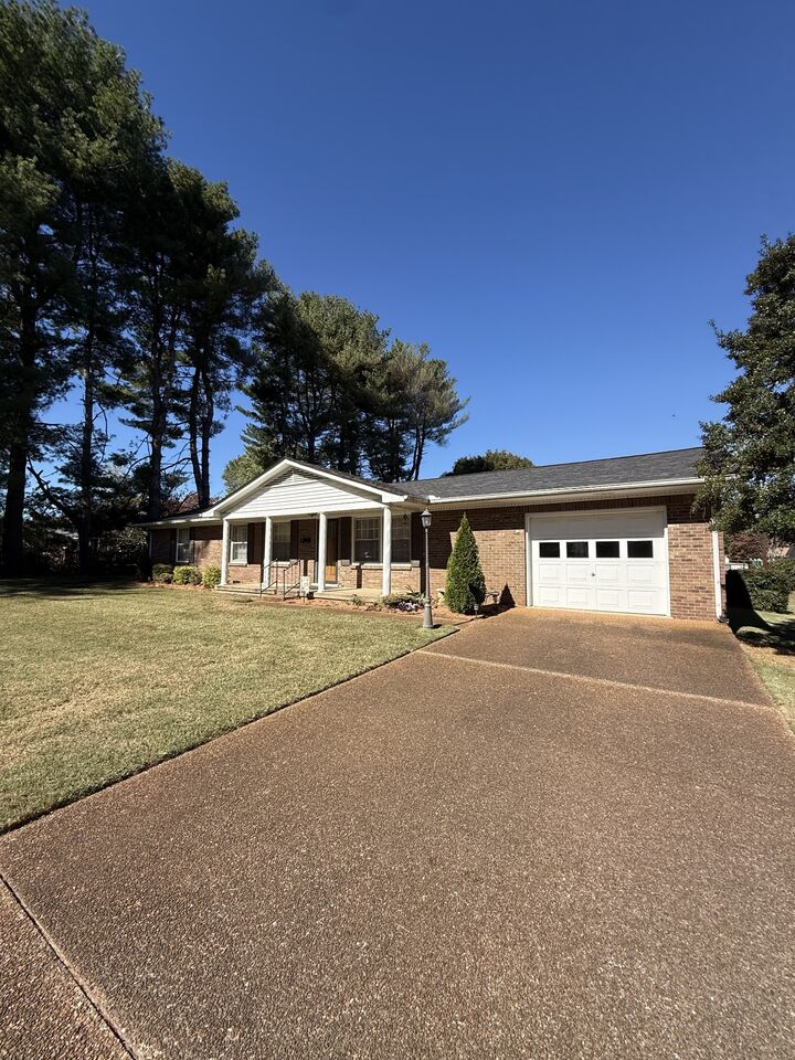 Property Photo:  704 5th St E  TN 38464 