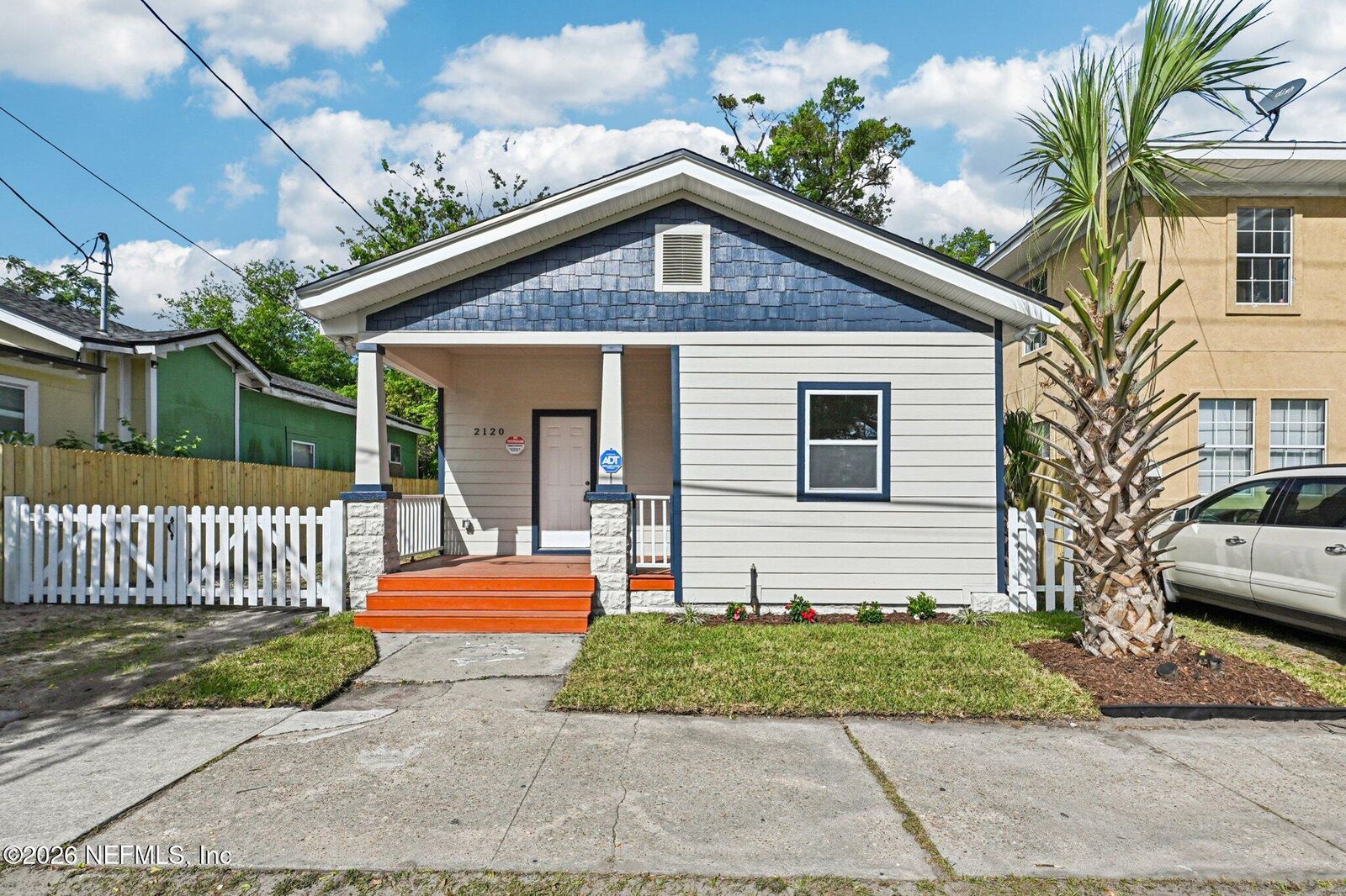 Property Photo: 2120 N Davis Street FL 32209