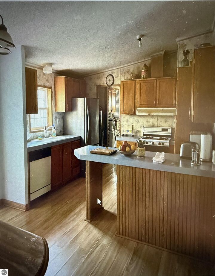Property Photo:  1568 E Hull Road  MI 48628 
