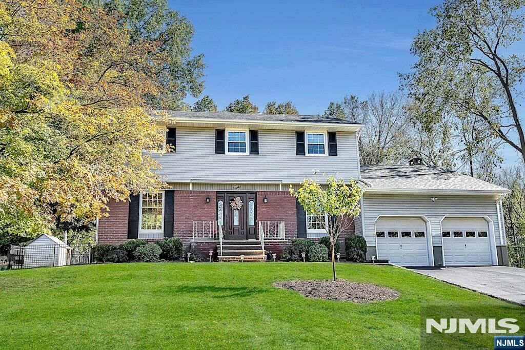 Property Photo:  8 Cedar Lane  NJ 07068 