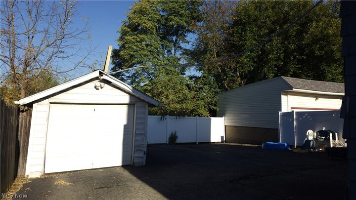 Property Photo:  1570 Edgehill Avenue SE  OH 44484 