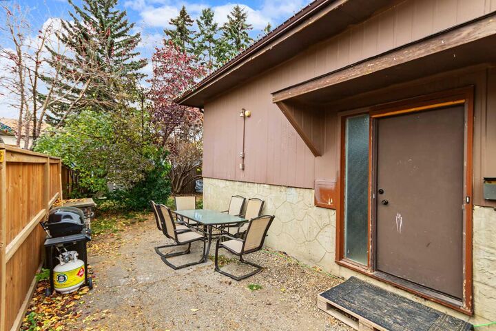 Property Photo:  529 42 Street SE  AB T2A 3C4 