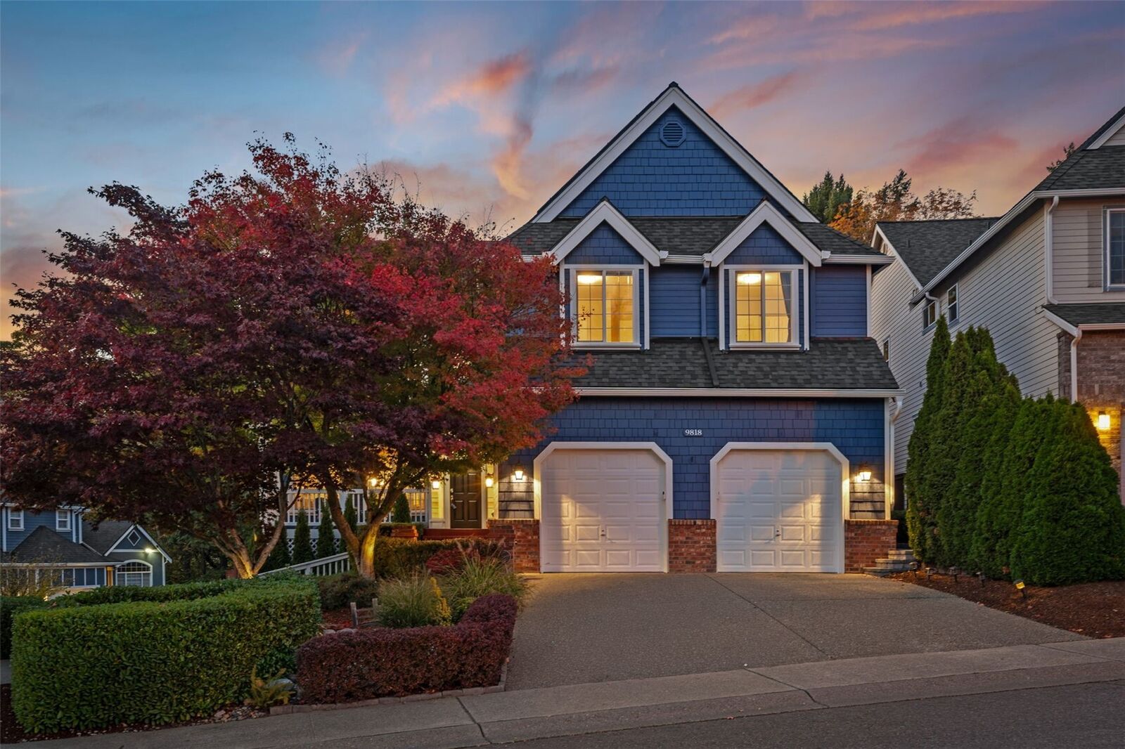 Property Photo:  9818 S 220th Place  WA 98031 