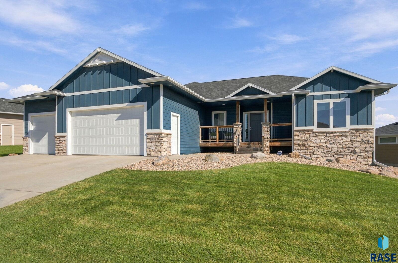 Property Photo:  8013 E Norway Pine Trl  SD 57110-4047 