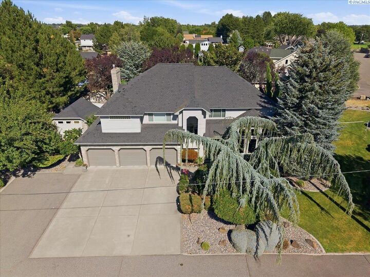 Property Photo:  1401 Road 79  WA 99301 
