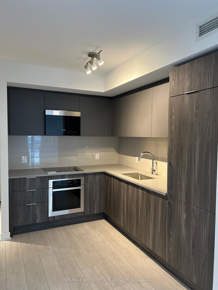 Property Photo:  2033 Kennedy Road 2109  ON M1T 0B9 