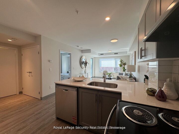 Property Photo:  1015 Innisfil Beach Road 311  ON L9S 1T3 